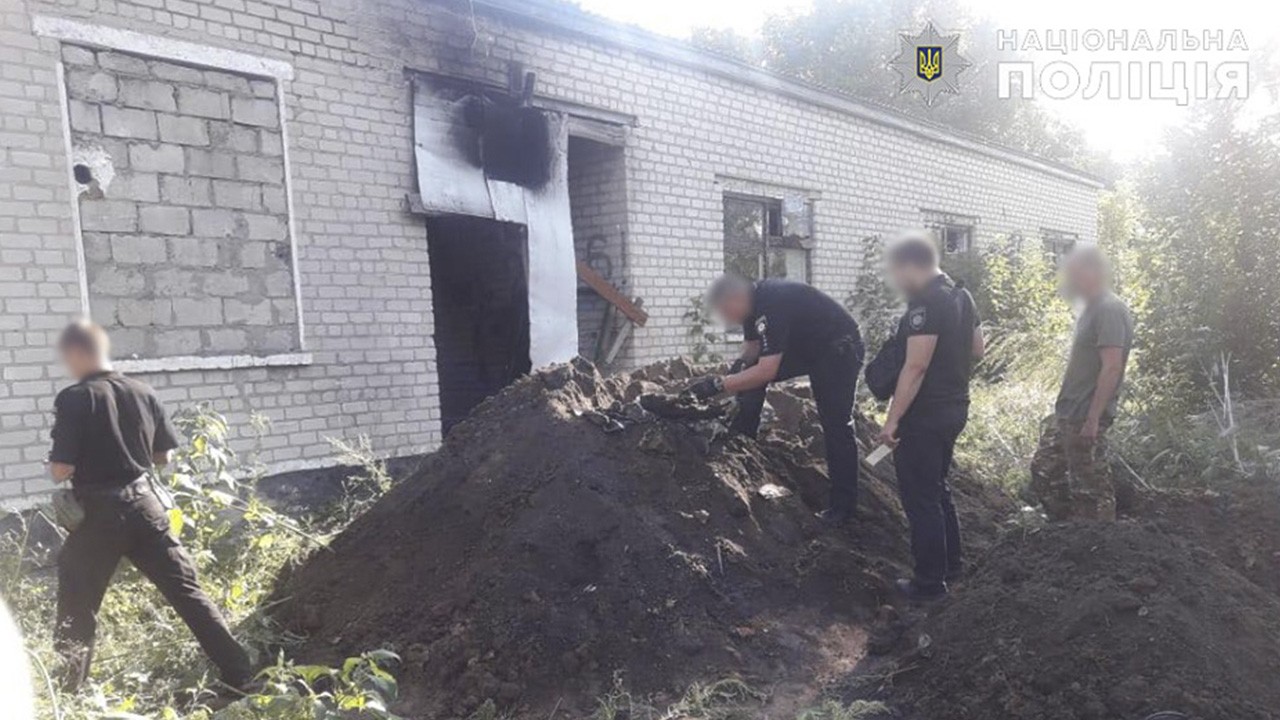 На Новоайдарщині виявили схрон зі зброєю та боєприпасами. ФОТО