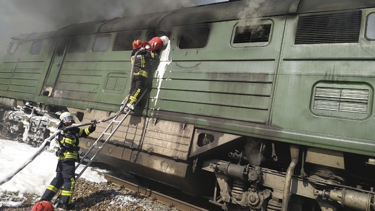 На Луганщині під час руху загорівся локомотив. ФОТО