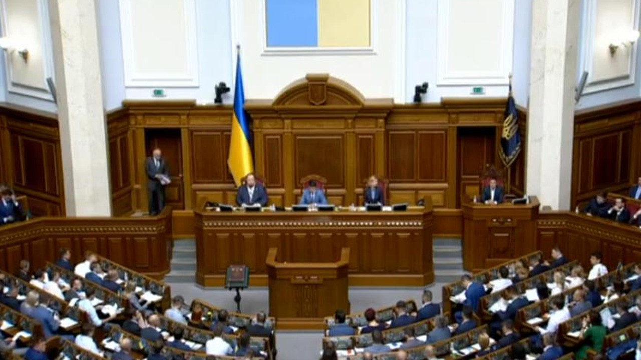 Верховна Рада проголосувала за зняття депутатської недоторканності