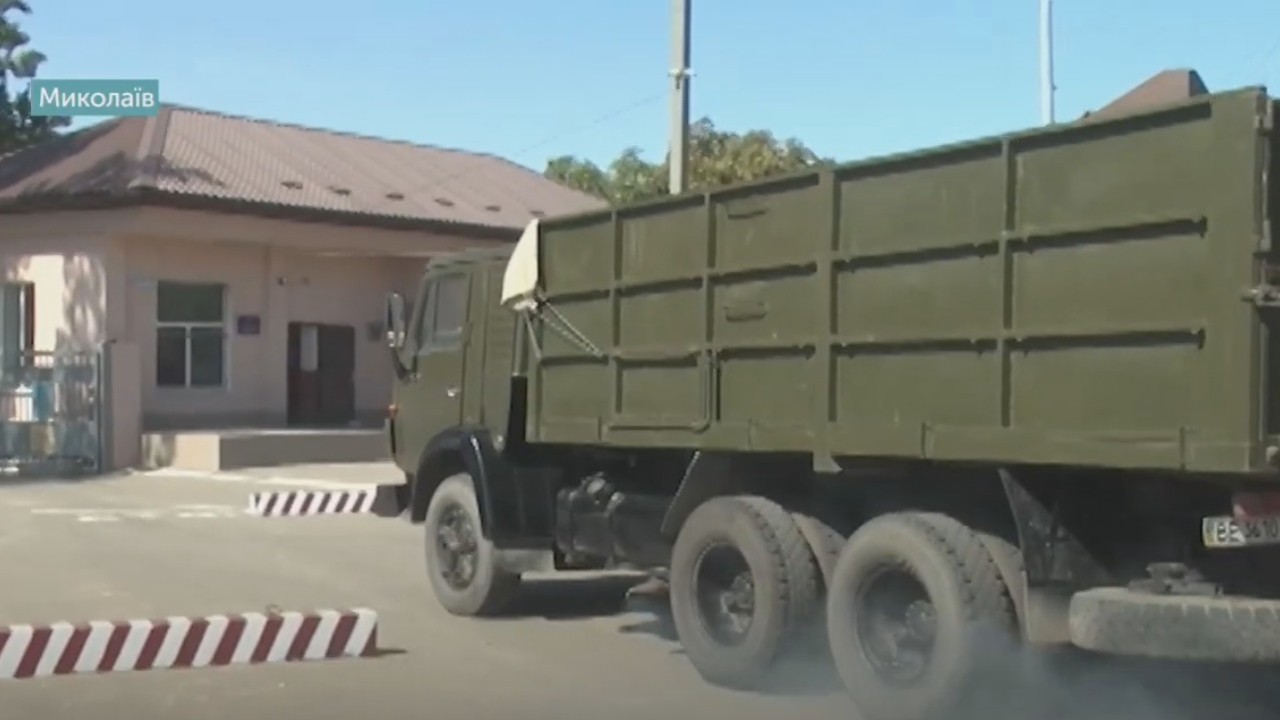 Волонтери з Миколаєва передали військовим «Камаз»