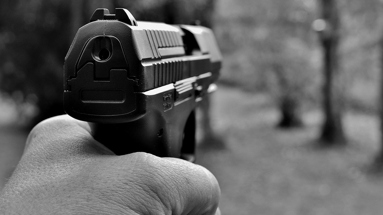 Двох чоловіків, що напали на АЗС у Сєвєродонецьку з несправжнім пістолетом, заґратували на 9 років 