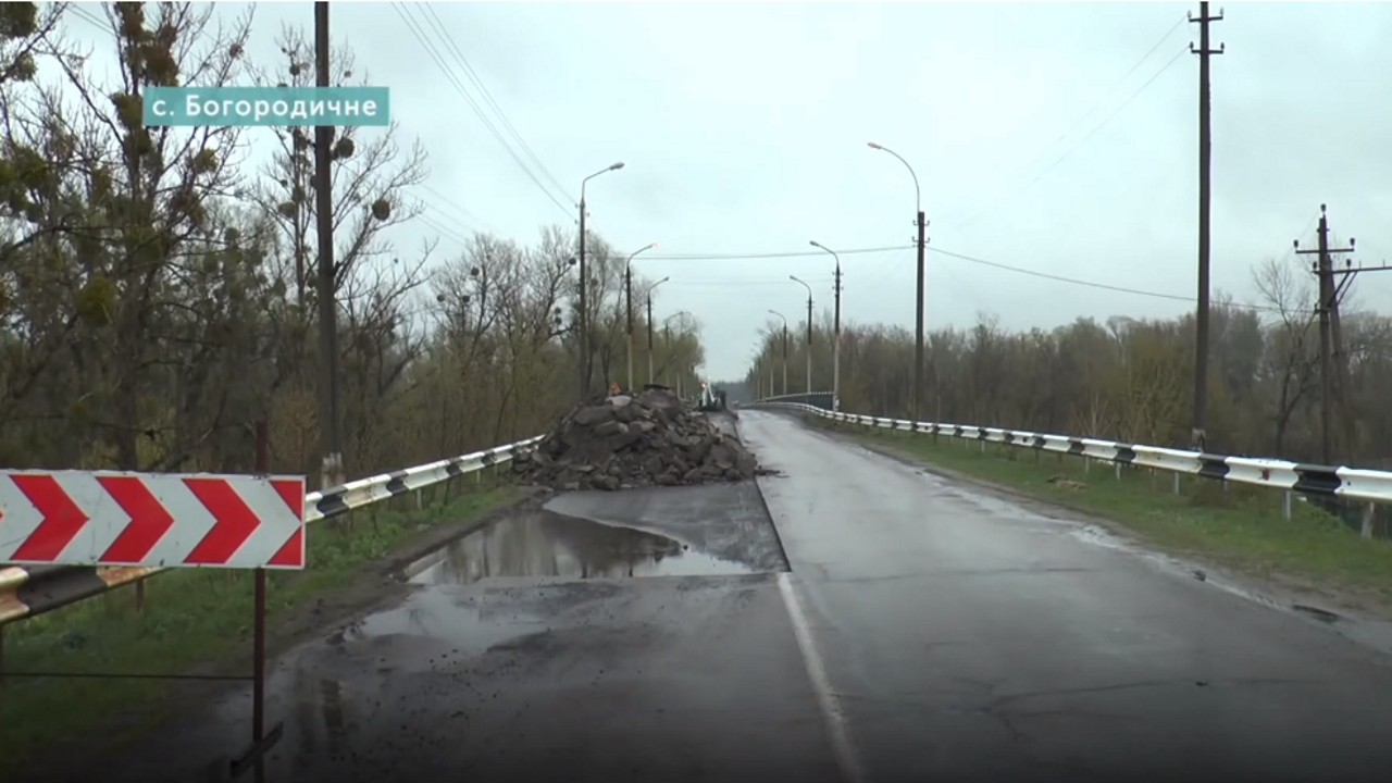 Міст через ріку Сіверський Донець ремонтують