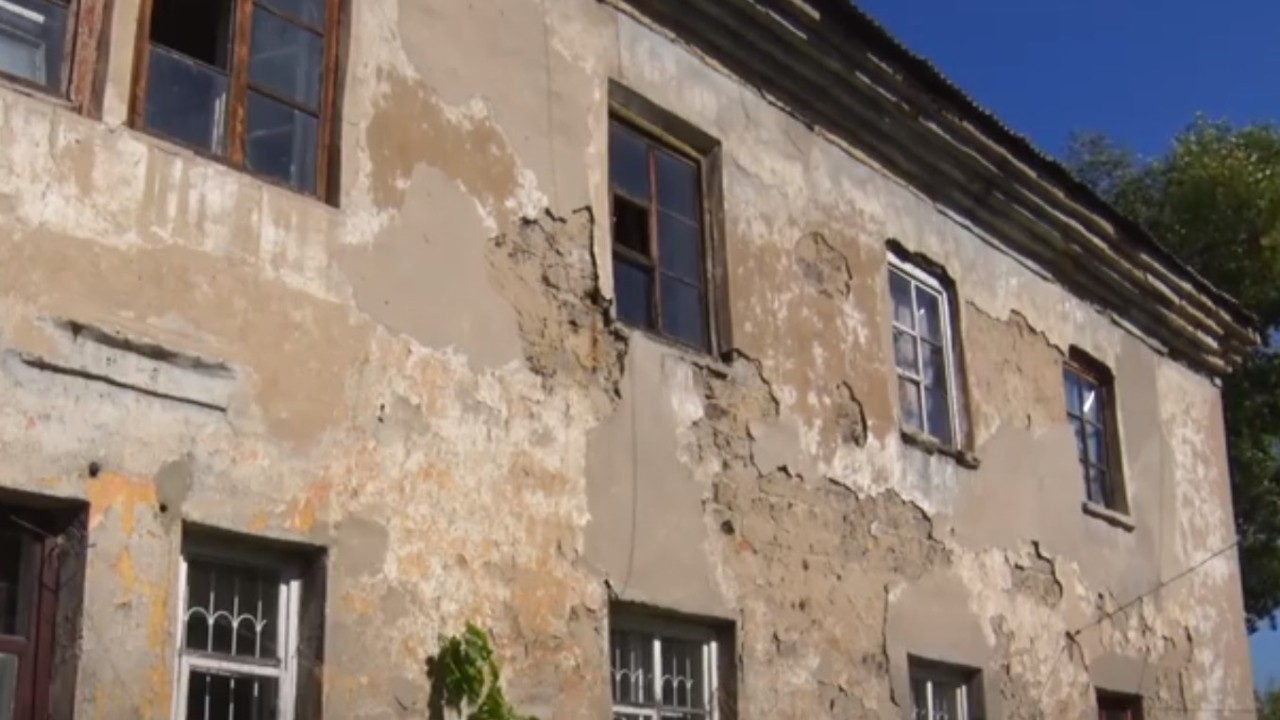 Мешканцям аварійної двоповерхівки в Лисичанську нададуть інше житло