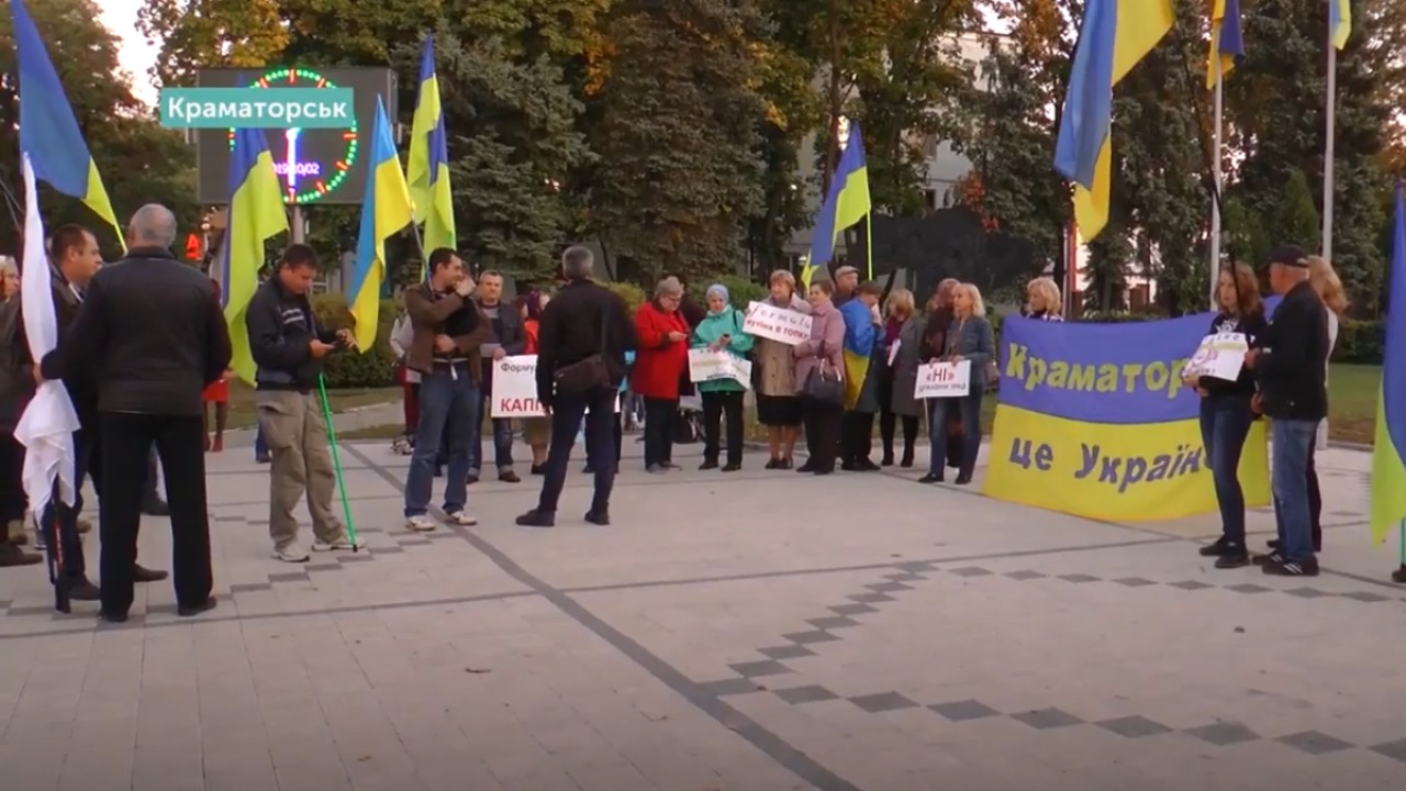 Акції протесту проти «формули Штайнмаєра» пройшли у містах Донбасу