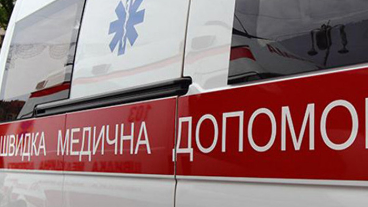 На КПВВ у Станиці Луганській волонтери врятували жінку, що втратила свідомість